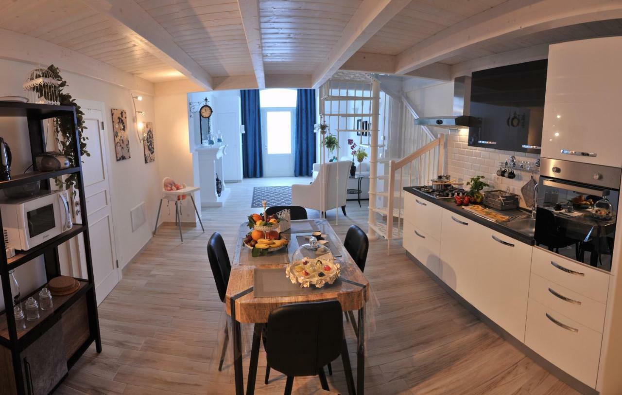 הוילה מונופולי Casa Tra Borgo E Mare מראה חיצוני תמונה